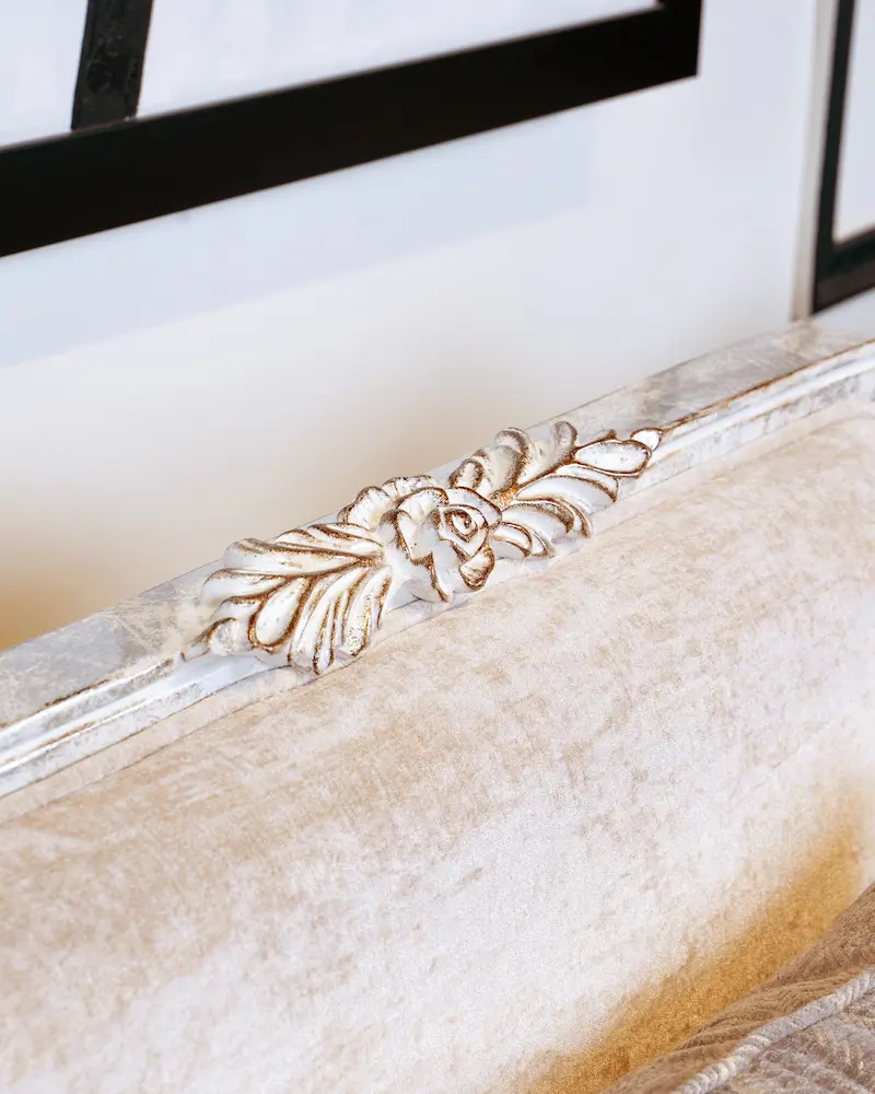 منبت کاری ظریف روی چوب راش مبل کلاسیک